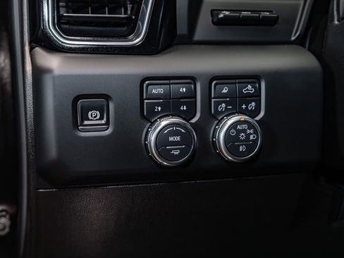 Used 2025 GMC Sierra 3500 Denali w/ Denali Reserve Package image 20