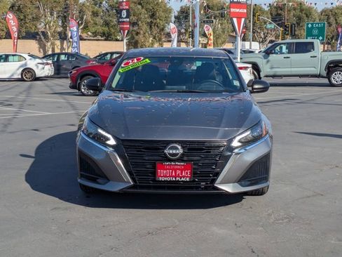 Used 2024 Nissan Altima 2.5 SV image 2