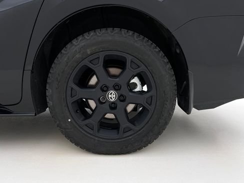 Used 2025 Toyota Sienna XLE Woodland Edition image 33