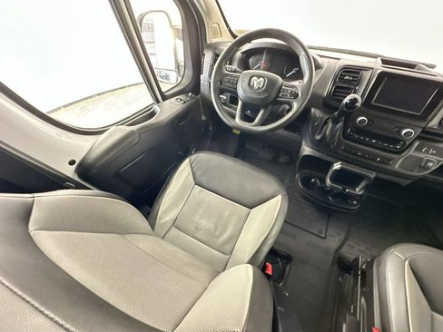 Used 2024 RAM ProMaster 2500 w/ Convenience Group FWD image 9