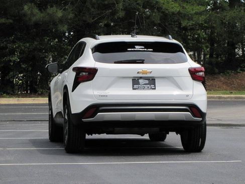 Used 2025 Chevrolet Trax LT w/ Driver Confidence Package FWD image 11