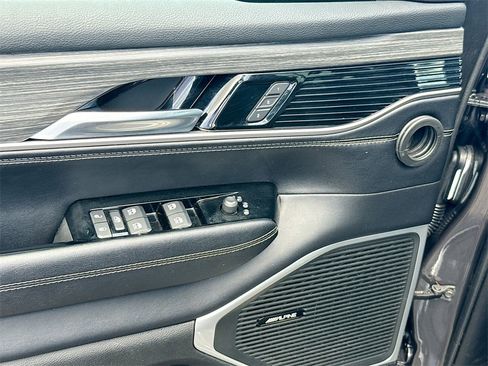 Used 2023 Jeep Wagoneer L Series II image 19