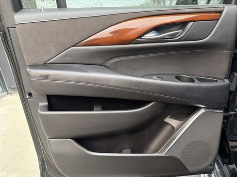 Used 2018 Cadillac Escalade ESV Luxury image 20