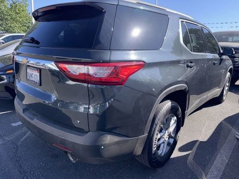 Used 2021 Chevrolet Traverse LT FWD image 2