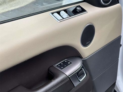 Used 2018 Land Rover Range Rover Sport HSE image 18