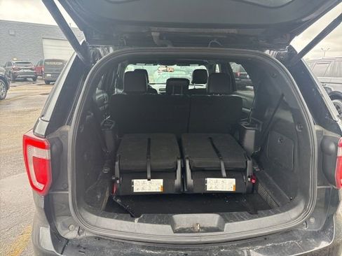 Used 2017 Ford Explorer XLT w/ Equipment Group 202A image 9