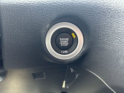 New 2026 Chrysler Pacifica Limited image 16