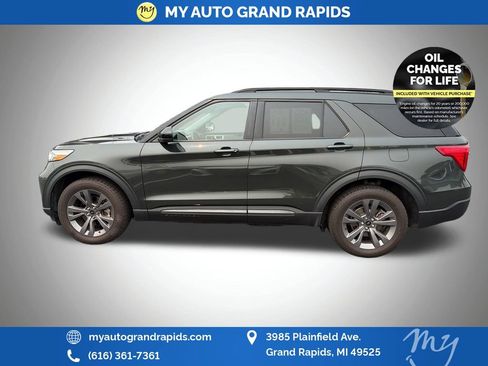 Used 2022 Ford Explorer XLT w/ Equipment Group 202A AWD/4WD image 4