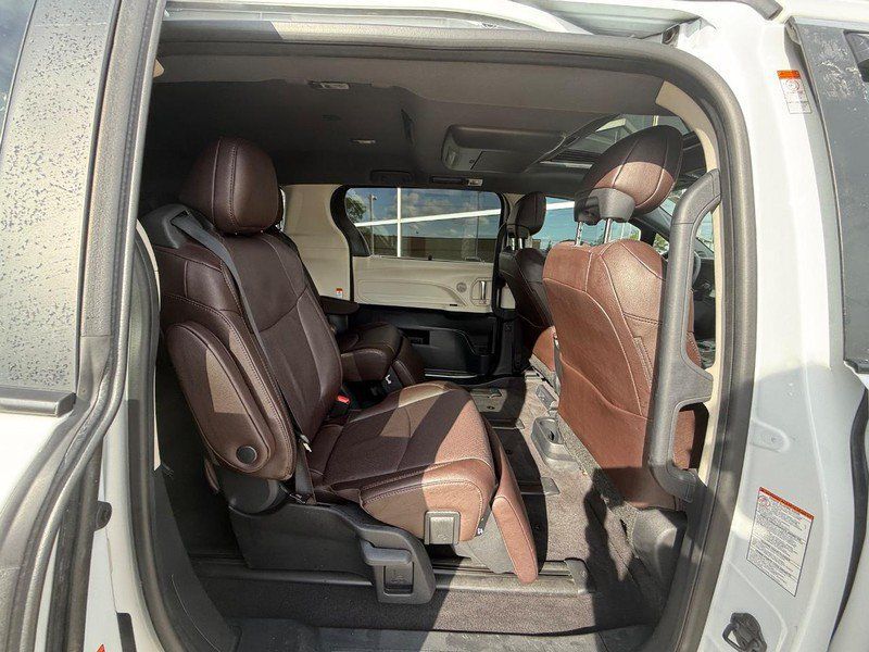 Used 2023 Toyota Sienna Platinum AWD/4WD image 12