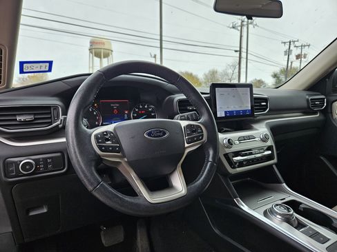 Used 2020 Ford Explorer XLT w/ Equipment Group 202A image 13
