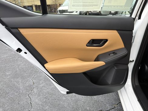 Used 2024 Nissan Sentra SV w/ SV Premium Package image 21