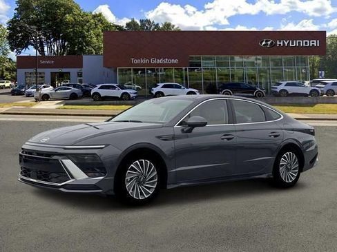 New 2026 Hyundai Sonata Limited FWD image 2