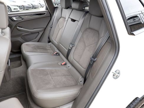 Used 2021 Porsche Macan image 22