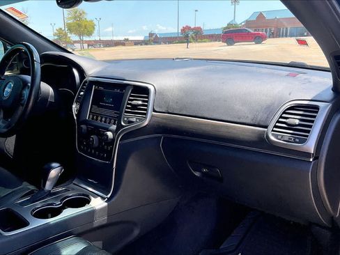 Used 2018 Jeep Grand Cherokee Overland RWD image 21