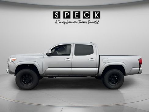 Used 2022 Toyota Tacoma SR image 2