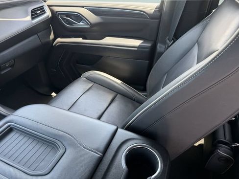 Used 2024 GMC Yukon XL SLT AWD/4WD image 19
