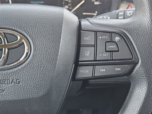 Used 2024 Toyota Sienna LE image 28