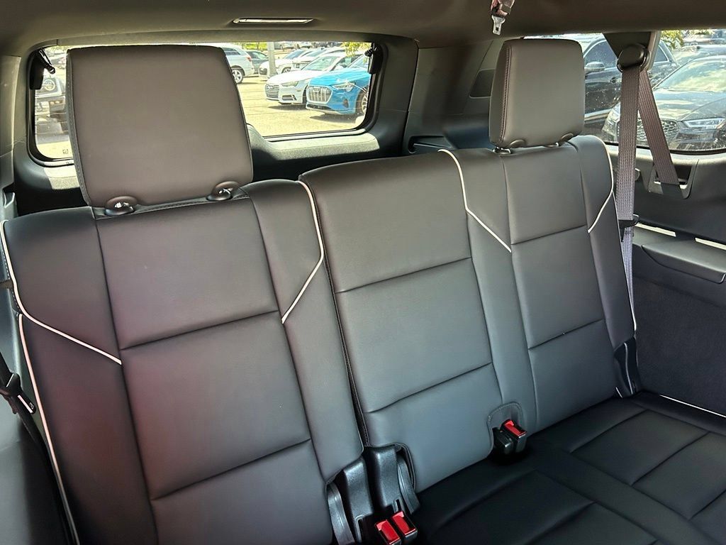 Used 2024 Cadillac Escalade ESV Premium Luxury w/ Performance Package AWD/4WD image 47