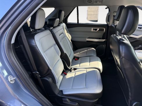 Certified 2021 Ford Explorer XLT w/ Equipment Group 202A RWD image 18
