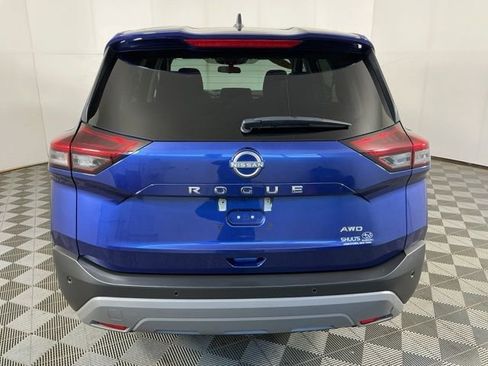 Used 2023 Nissan Rogue S image 9
