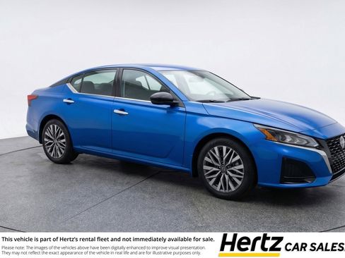 Used 2025 Nissan Altima 2.5 SV image 1