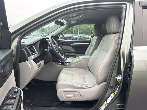 Used 2016 Toyota Highlander Plus AWD/4WD image 24