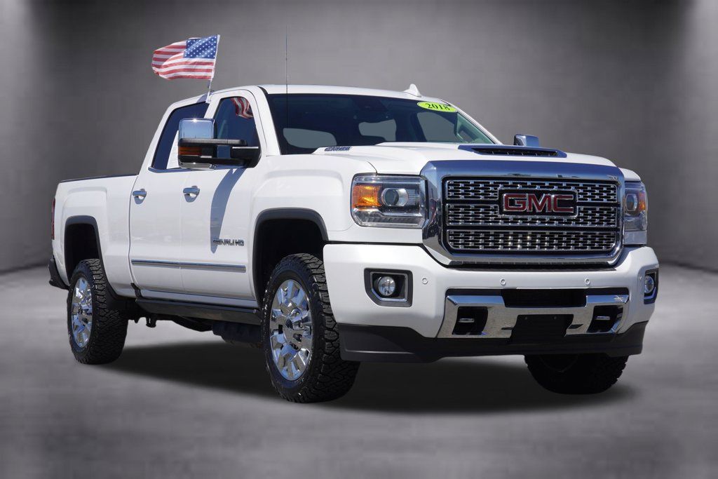 Used 2018 GMC Sierra 2500 Denali w/ Duramax Plus Package AWD/4WD image 2