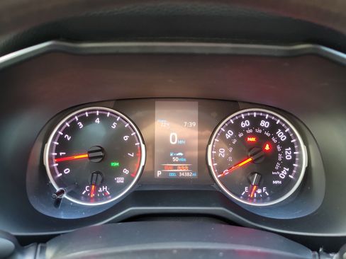 Used 2021 Toyota RAV4 XLE image 24