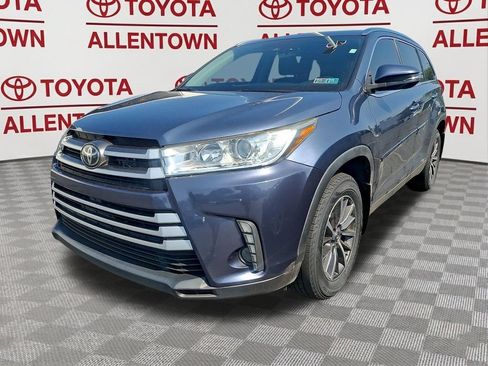Used 2019 Toyota Highlander XLE w/ Carpet Mat Package (TMS) AWD/4WD image 3