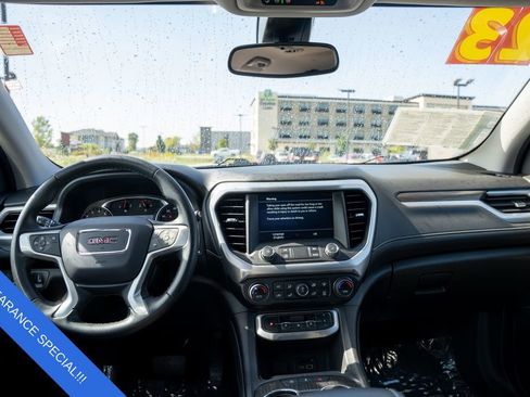 Used 2023 GMC Acadia SLT image 16