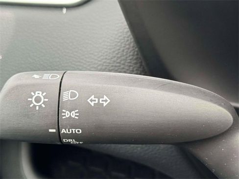 Used 2022 Toyota RAV4 XLE image 23