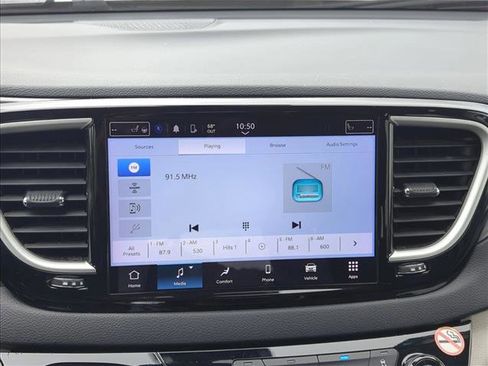 Used 2023 Chrysler Pacifica Touring-L FWD image 14