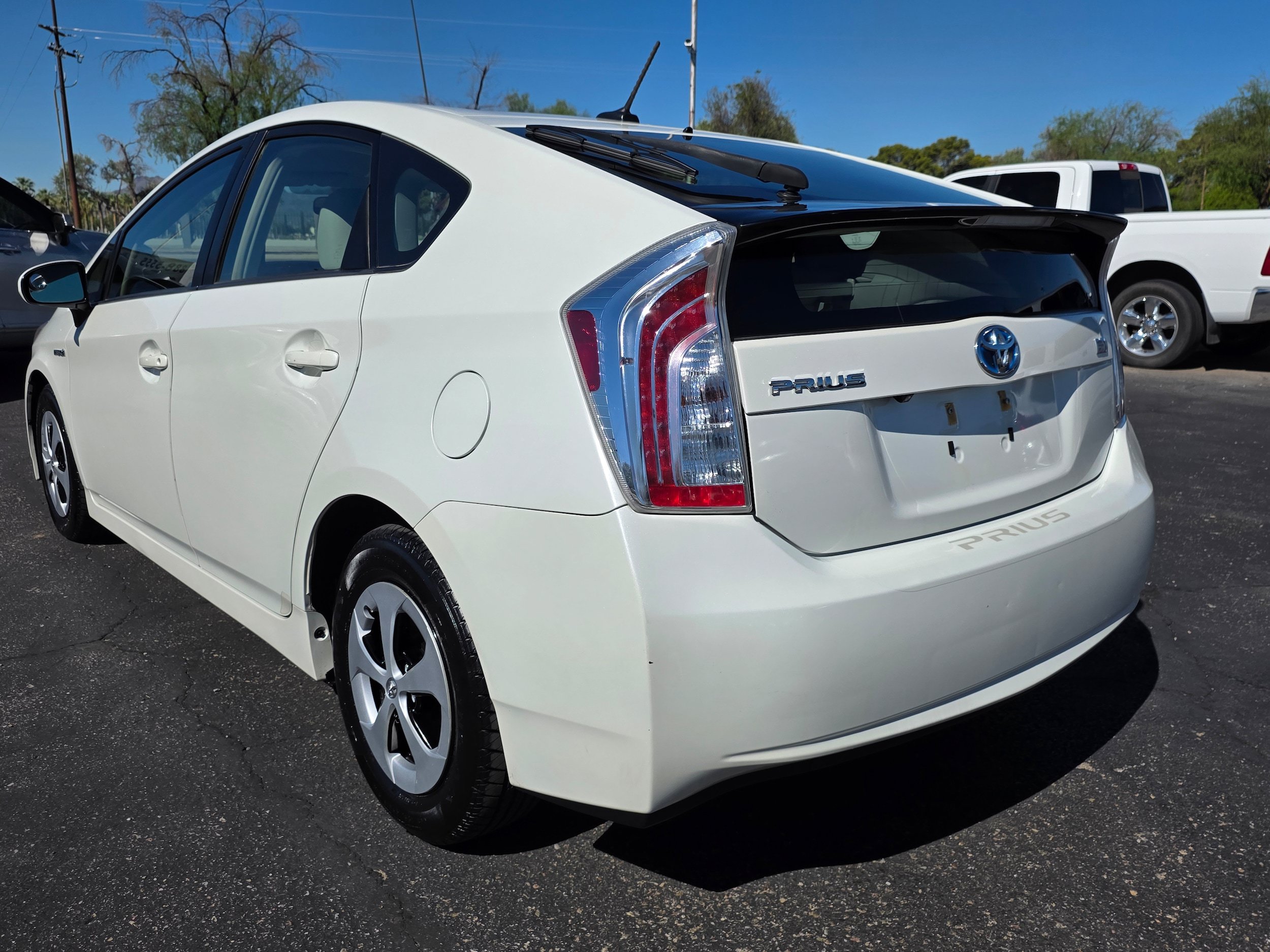 Used 2014 Toyota Prius Three w/ Preferred Accessory Package FWD image 3