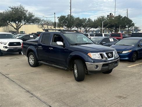 Used 2010 Nissan Frontier LE image 3