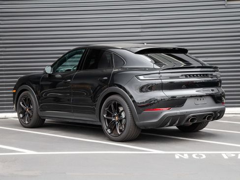 Certified 2026 Porsche Cayenne GTS AWD/4WD image 3