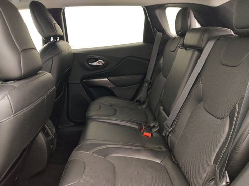 Used 2019 Jeep Cherokee Limited w/ Luxury Group image 18