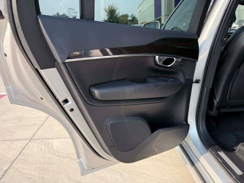 Used 2018 Volvo XC90 T5 Momentum w/ Convenience Package FWD image 10