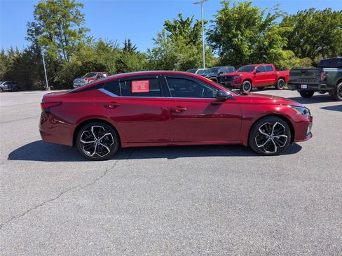 Certified 2024 Nissan Altima 2.5 SR w/ SR Premium Package FWD image 4