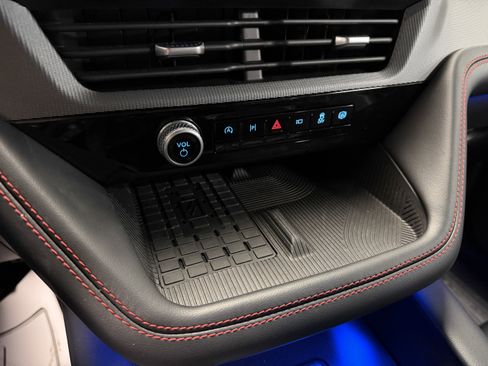 Used 2025 Ford Explorer ST-Line w/ Premium Package image 11