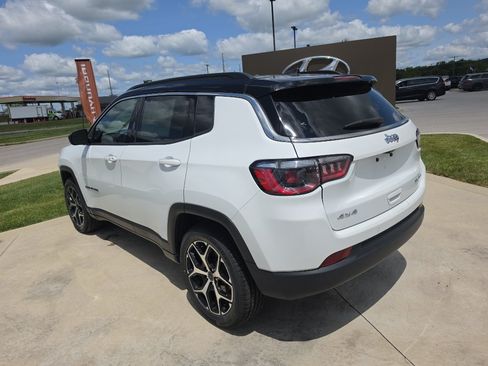 Used 2025 Jeep Compass Limited AWD/4WD image 7