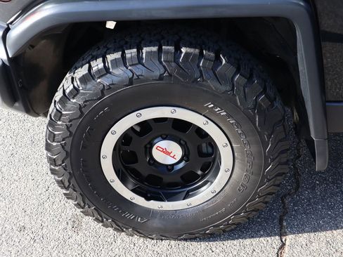 Used 2007 Toyota FJ Cruiser 4WD image 21