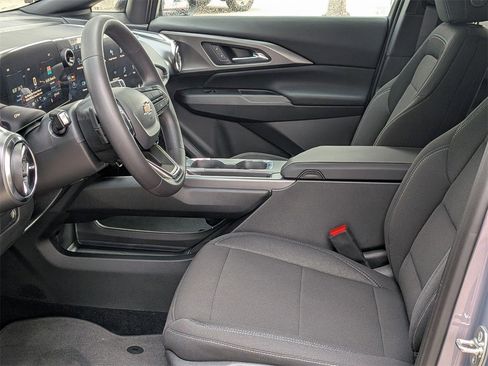 New 2026 Chevrolet Equinox EV LT image 18