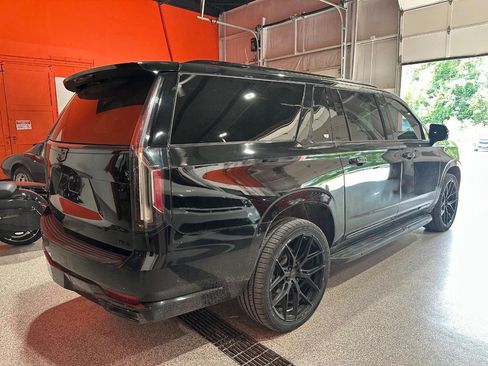 Used 2021 Cadillac Escalade ESV Sport AWD/4WD image 5