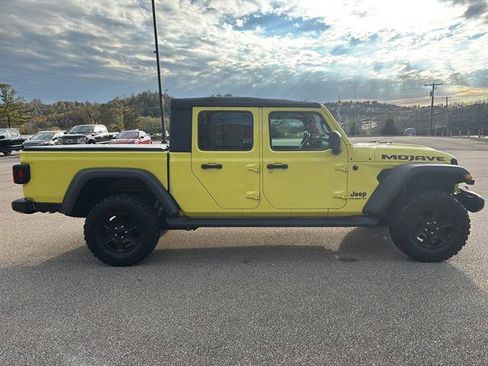 Used 2023 Jeep Gladiator Mojave w/ Cold Weather Group image 5