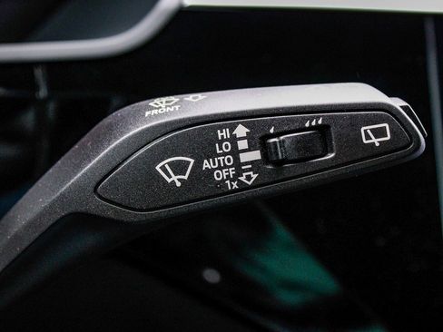 Used 2022 Audi e-tron Premium w/ Convenience Plus Package image 30