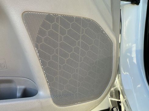 Used 2019 Toyota Highlander XLE image 24