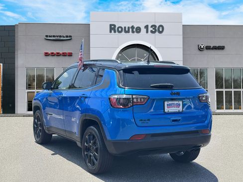 Used 2022 Jeep Compass Latitude AWD/4WD image 3