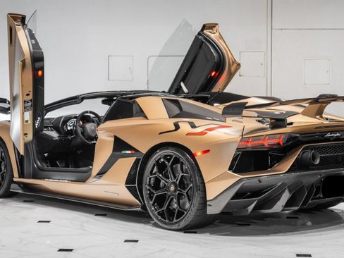 Used 2021 Lamborghini Aventador SVJ AWD/4WD image 9