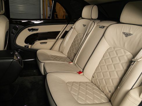 Used 2013 Bentley Mulsanne w/ Premiere Specification Pkg image 29