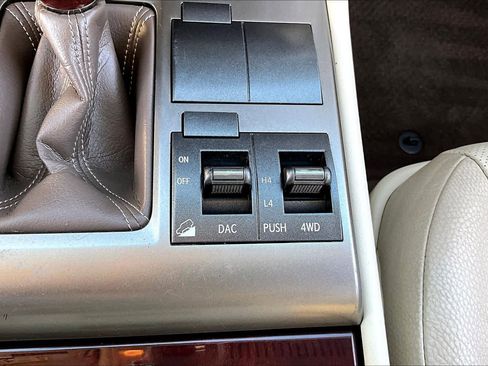 Used 2015 Lexus GX 460 image 32